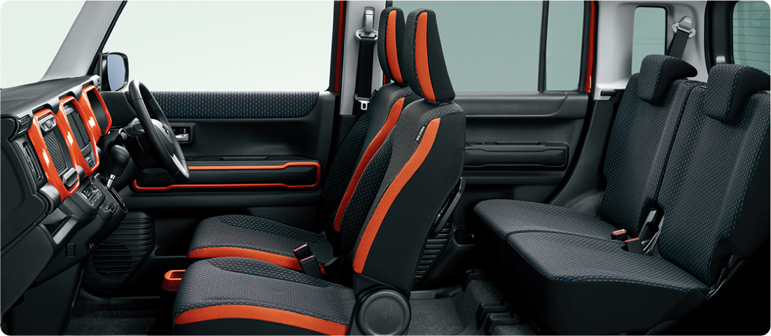 ハスラー_HYBRID Xターボ 4WD車_シート_バーミリオンオレンジ内装