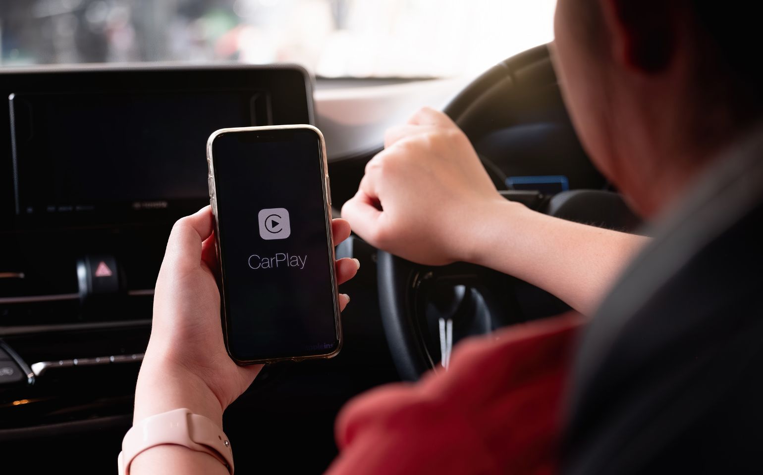 スマホ見ながら運転