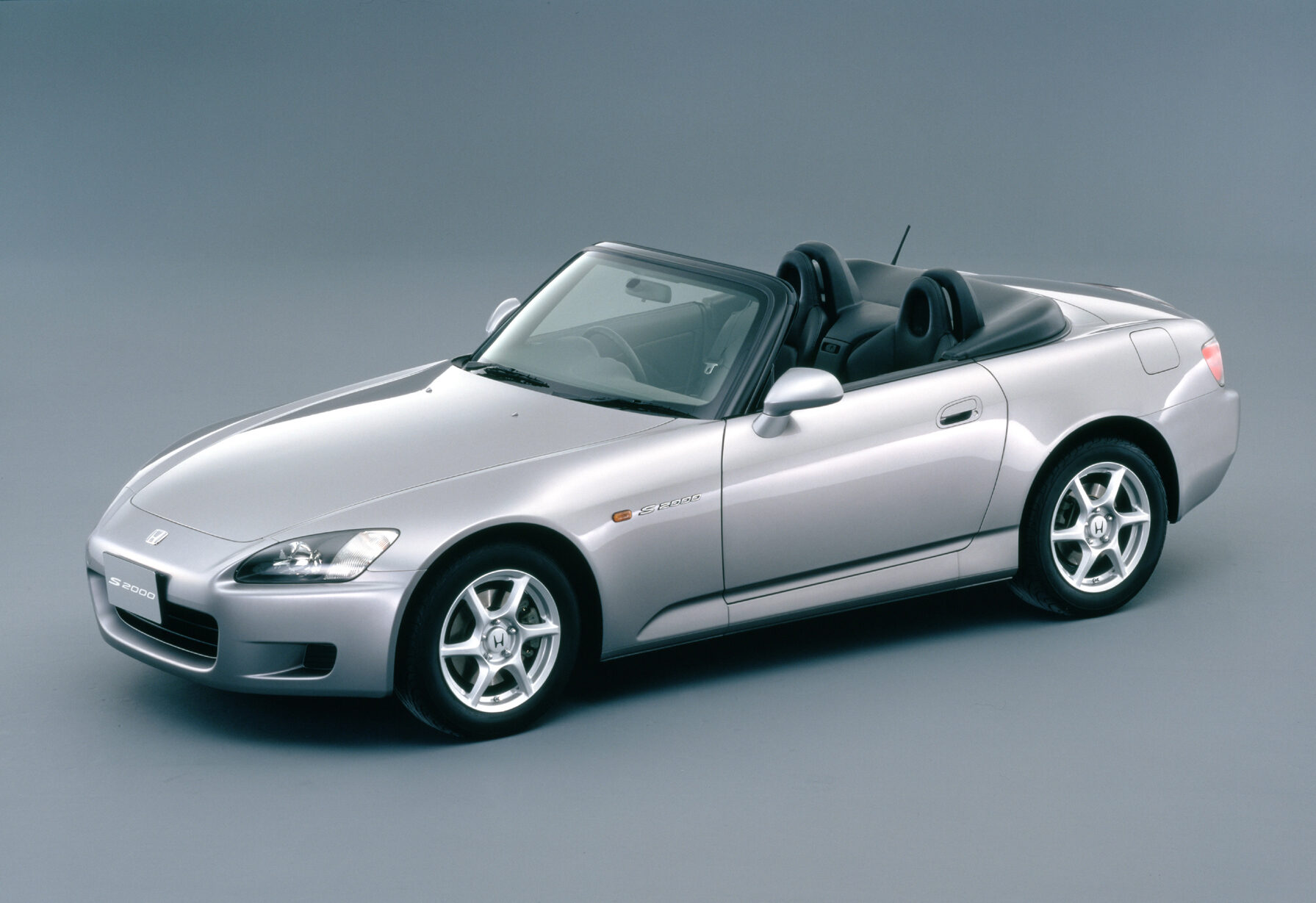 S2000 (シルバーストーン・メタリック) フロント8:2