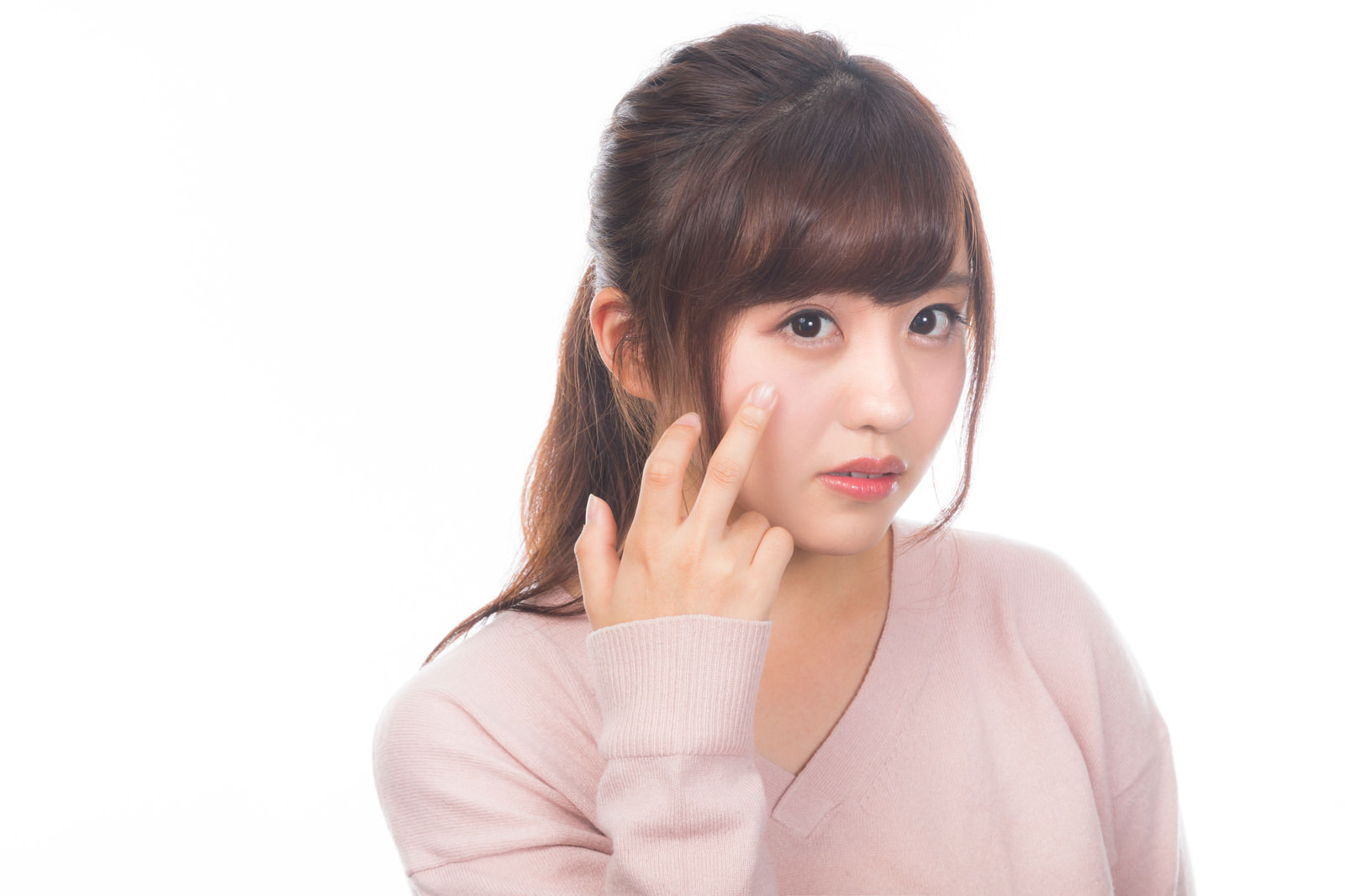 カラコン入れた女子。モデル：河村友歌