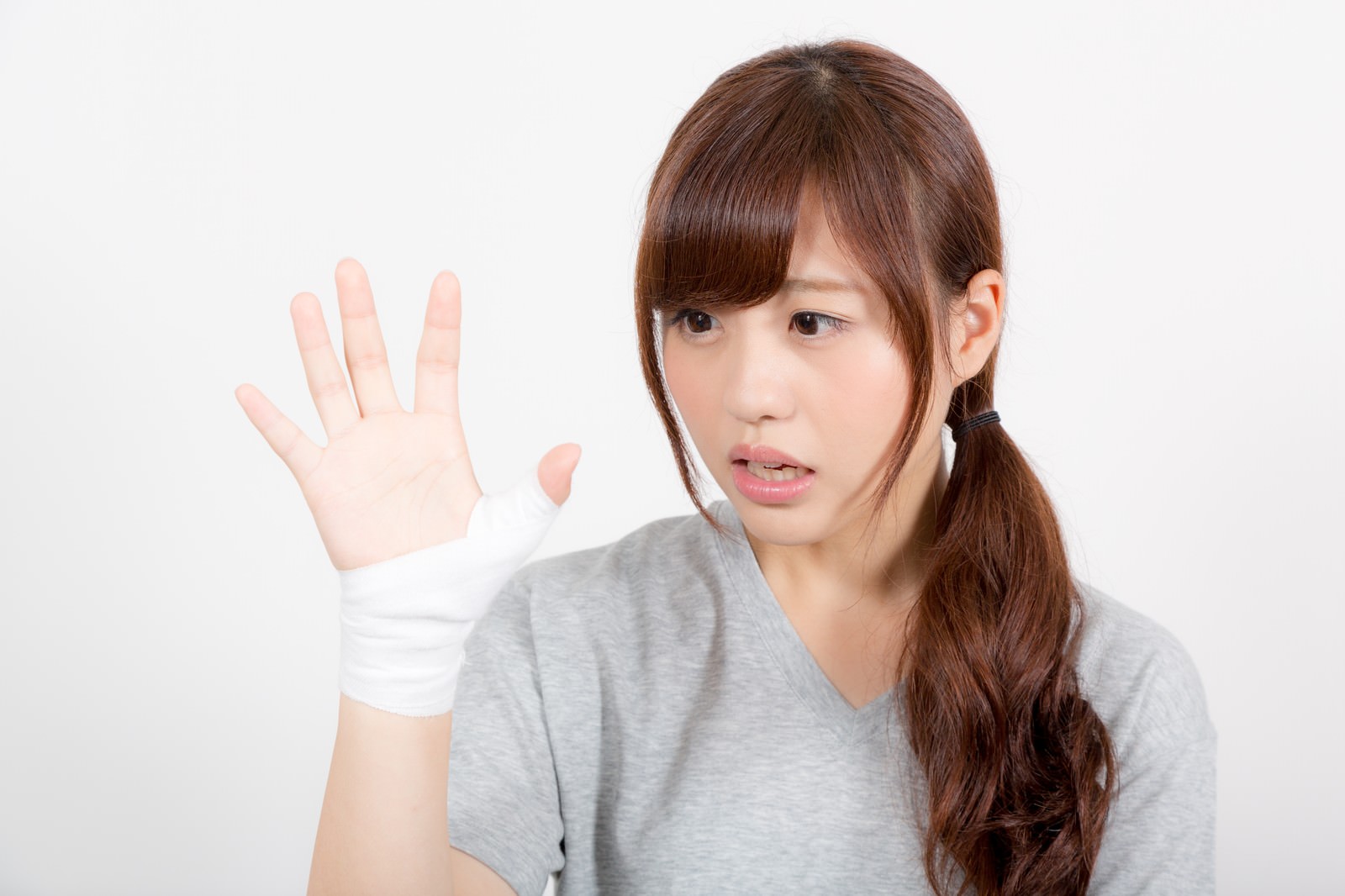 人身事故にしたい女子。モデル：河村友歌
