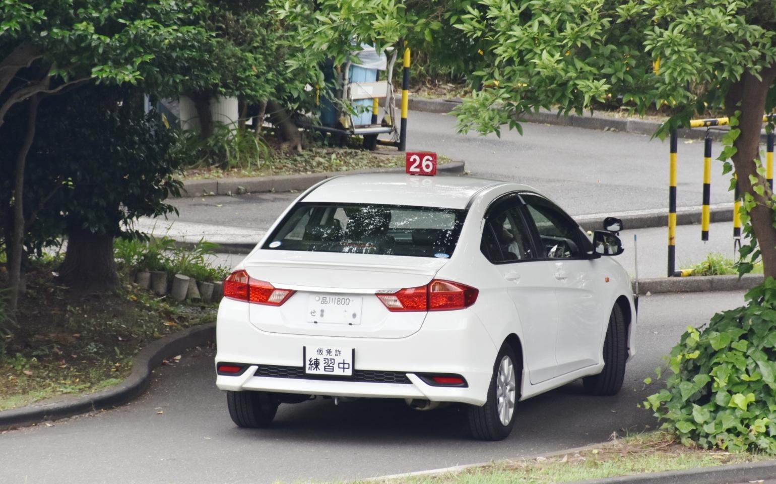 自動車教習（仮免許練習中）