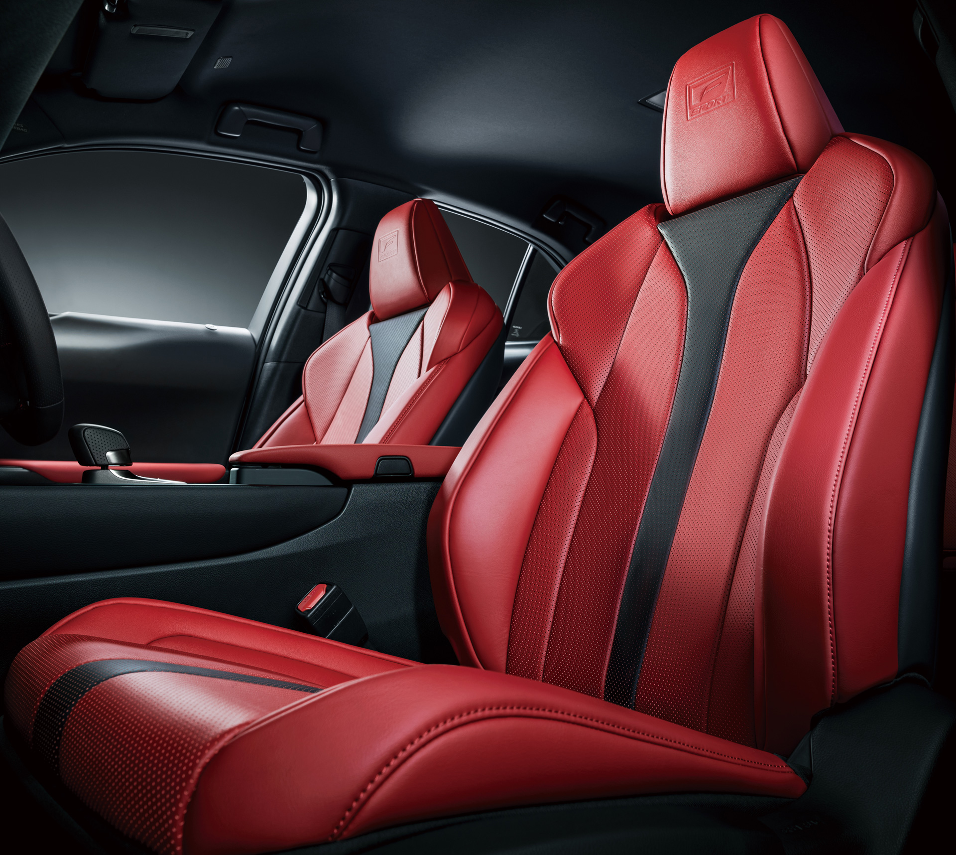 レクサスUX300h“F SPORT”専用本革スポーツシート