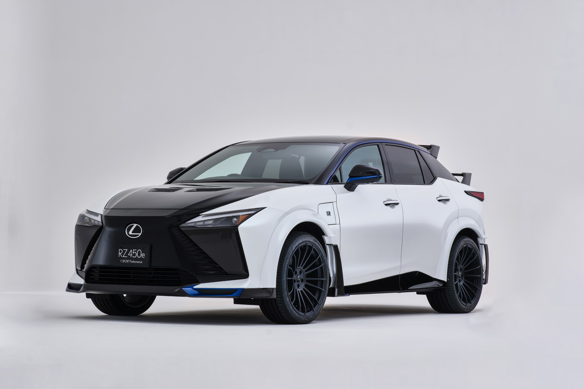 レクサスRZ“F SPORT Performance”