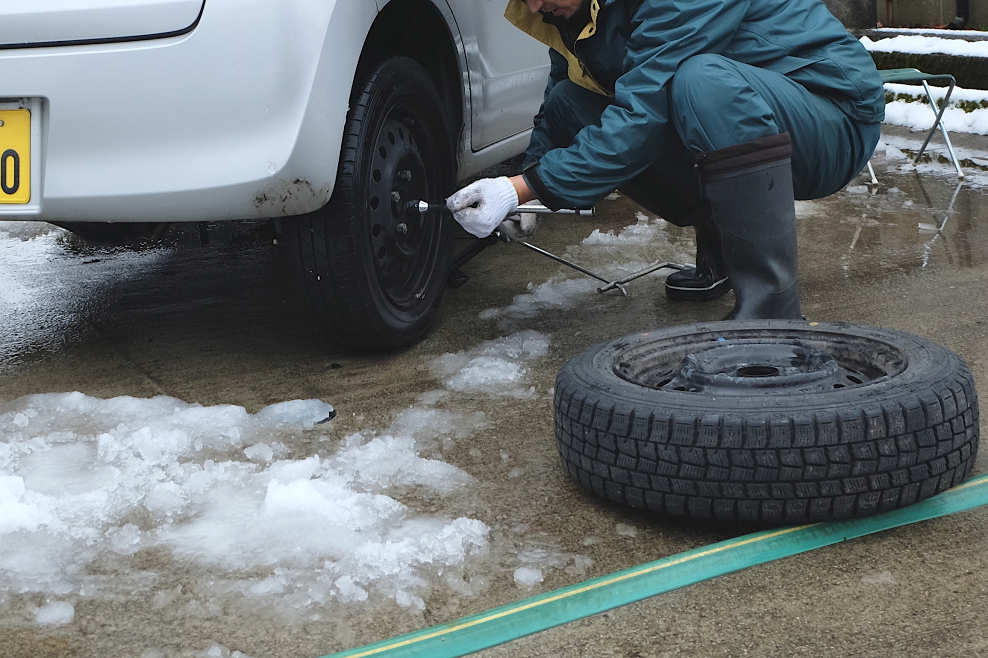 タイヤ交換（初雪）