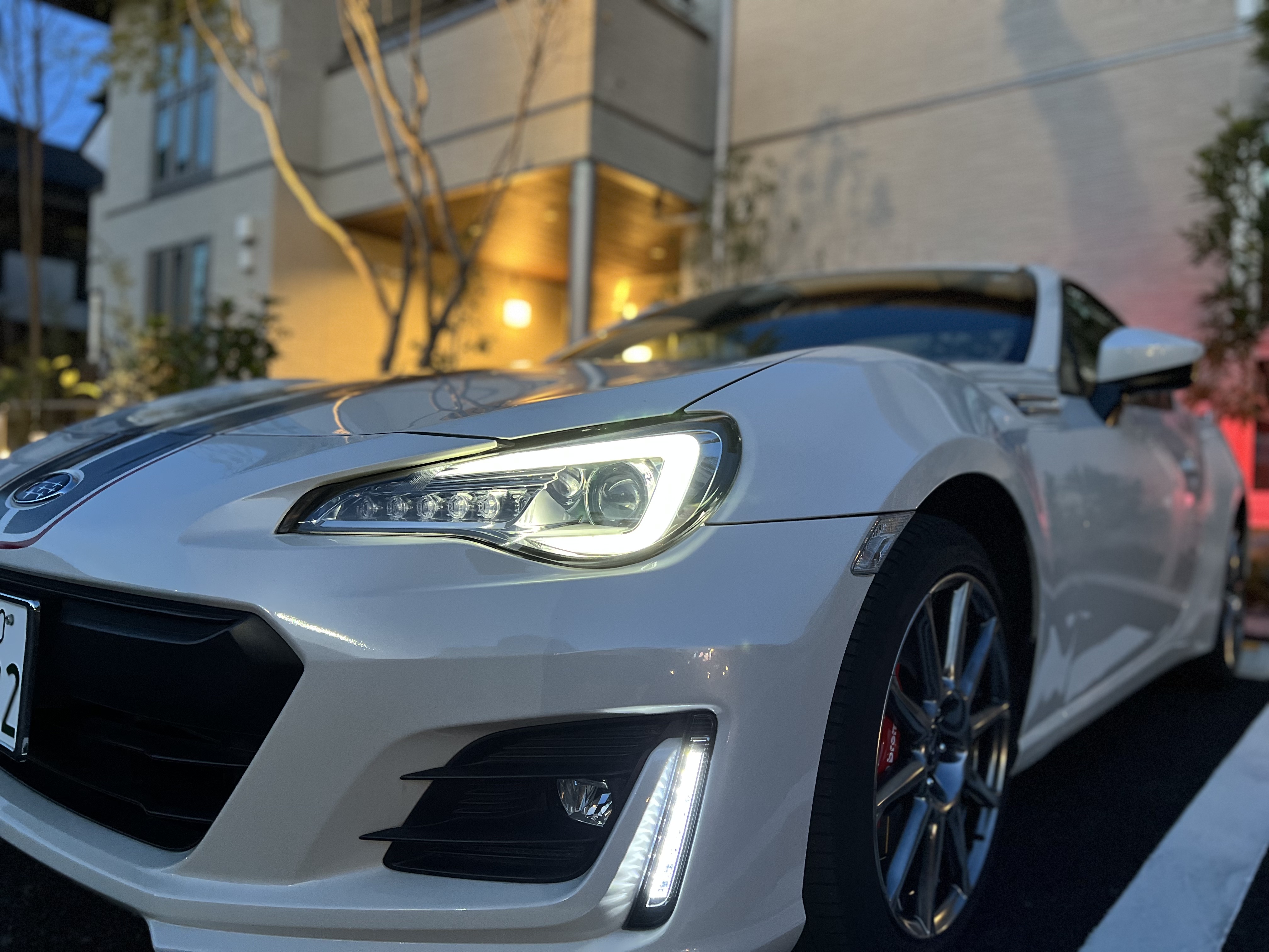 スバル　BRZ ライト　フォグランプ　フロント　顔　デザイン　イケメン