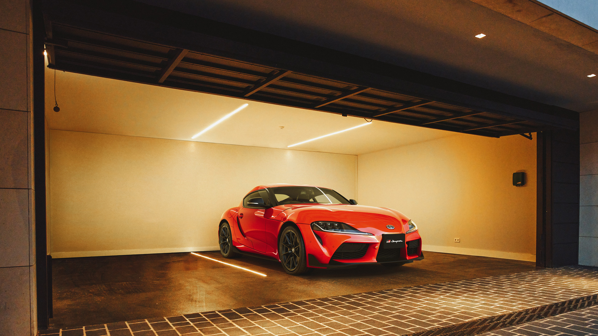 トヨタスープラ 特別仕様車「Plasma Orange 100 Edition」