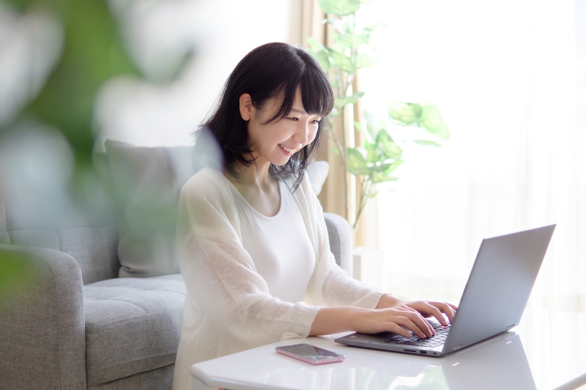 車の維持費計算女子