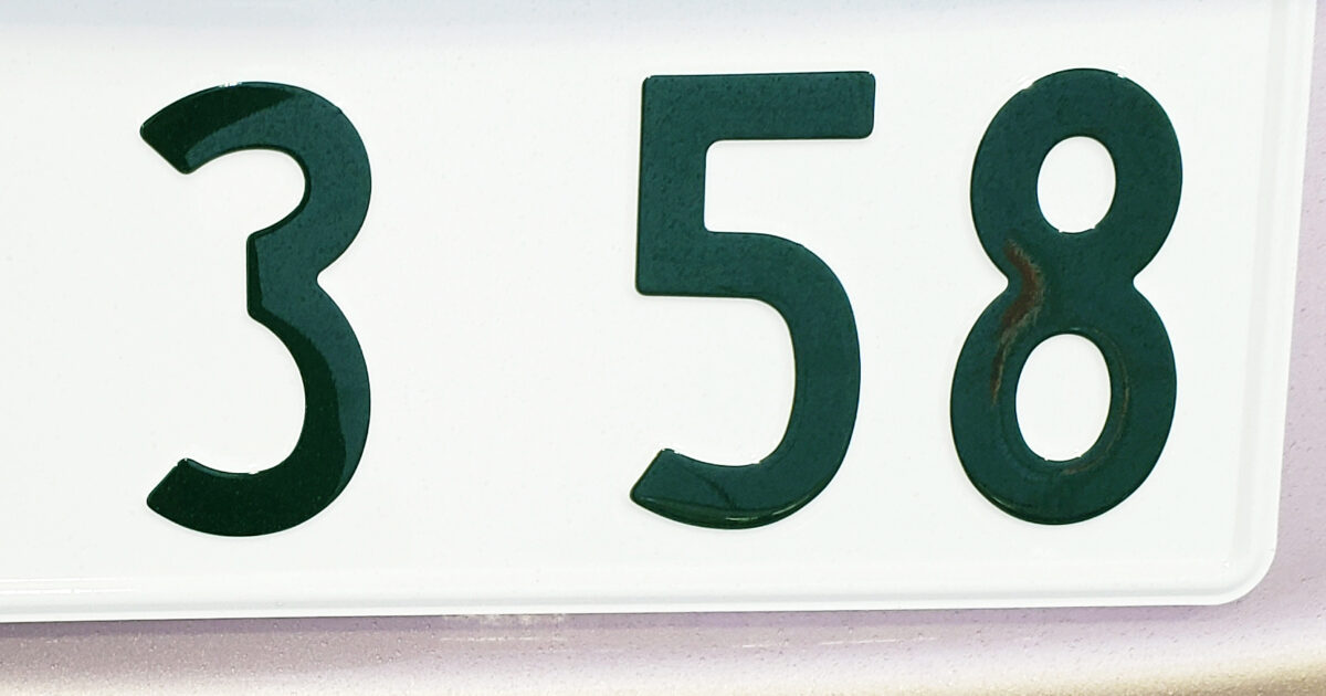 358のナンバープレートはなぜ人気？意味や避けるべき数字について解説